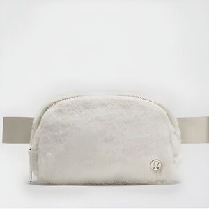 Lululemon Everywhere Belt Bag Plush Fleece in Bone /‎ Silver NWT